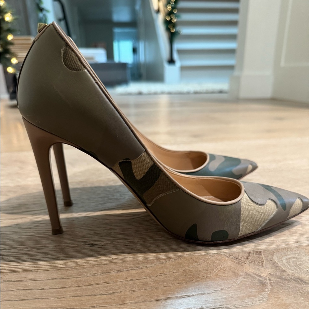 Valentino Camouflage Rockstud Stiletto Heels 38